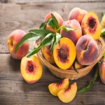 هلو به قیمت عمده در بازار تره بار