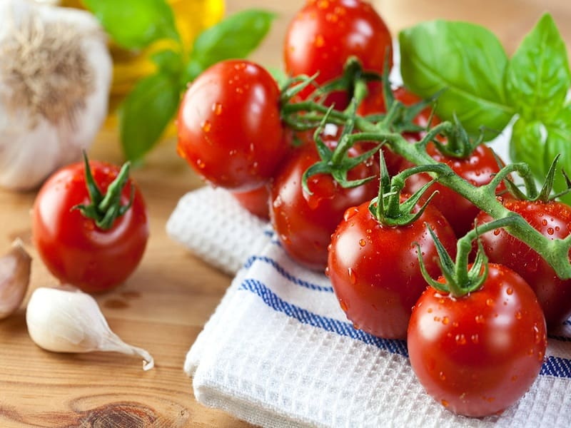 cherry-tomatoes-on-the-vine