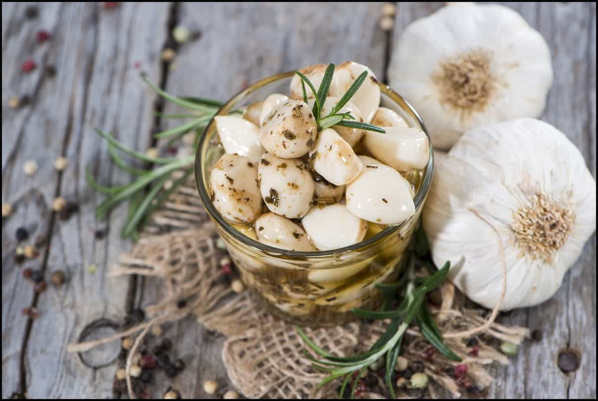 Preserved-Garlic-with-fresh-herbs