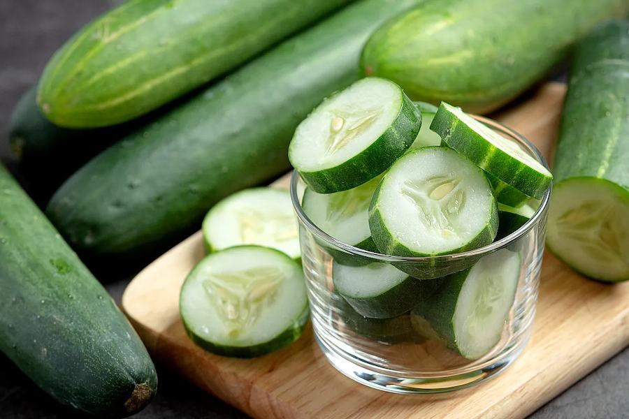 kheera-in-winters-eating-cucumber-at-night-1