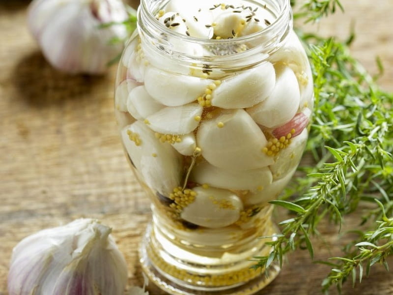 pickled-garlic-574494