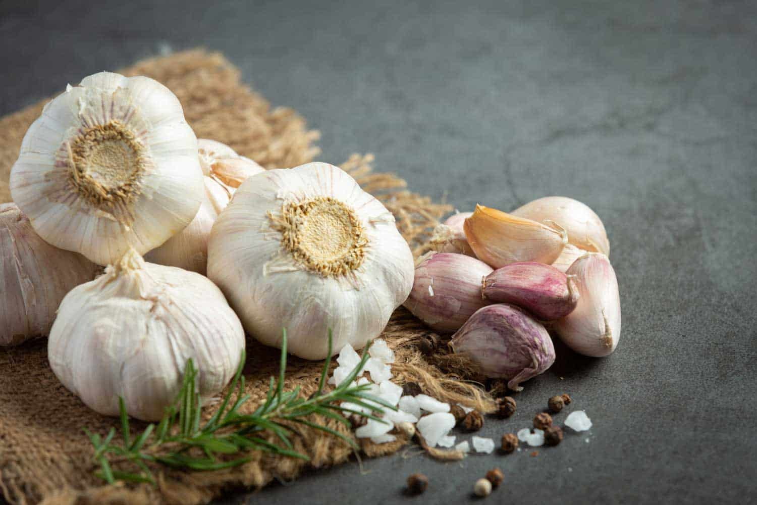 fresh-raw-garlic-ready-cook-1