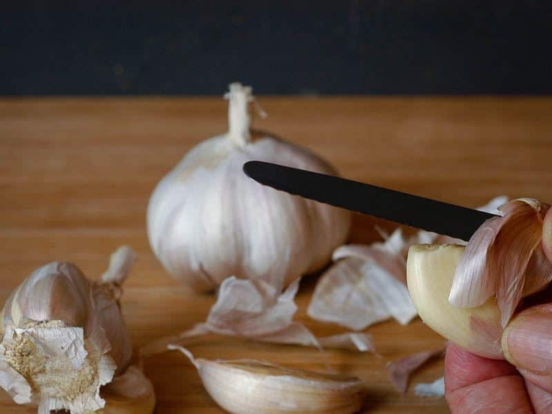 How-to-slice-garlic-Step-2