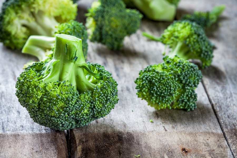 fresh-raw-organic-broccoli-PBPLVTL-min