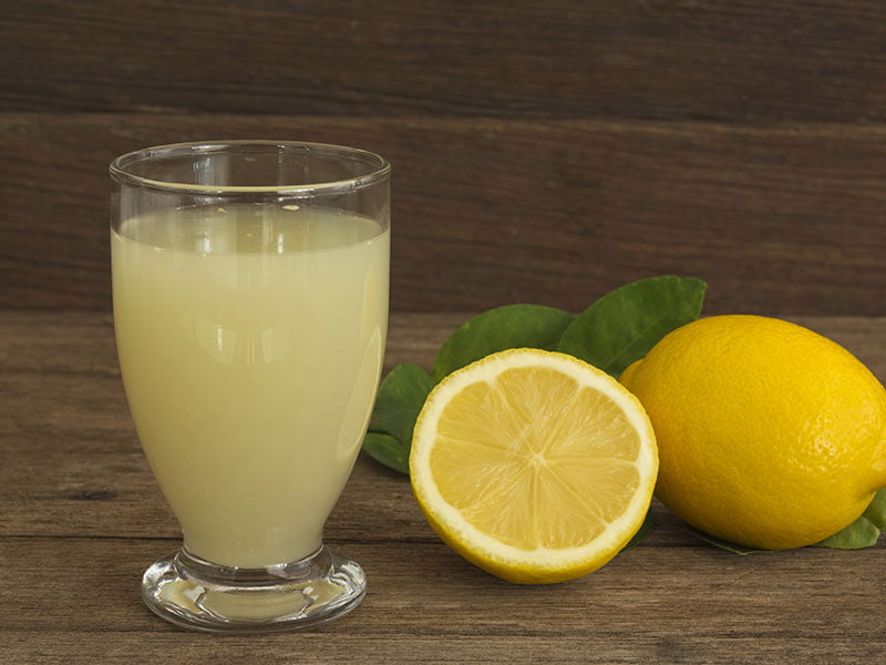 fresh-lemon-juice-glass-placed
