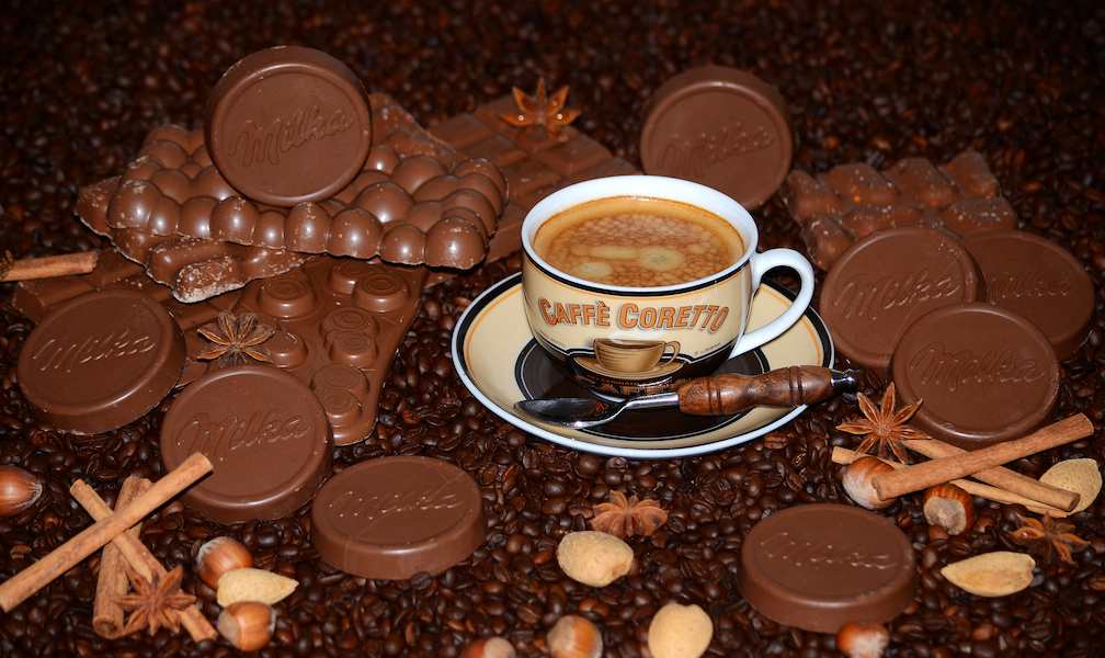801838-Drinks-Coffee-Chocolate-Nuts-Cinnamon-Grain-Cup