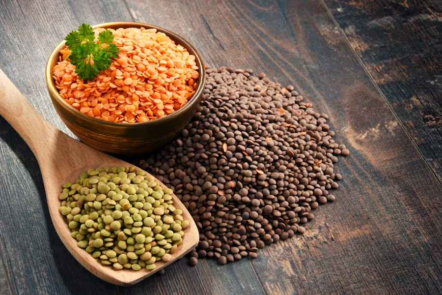 7-green-brown-red-lentils-wood-table-Sep172021-1
