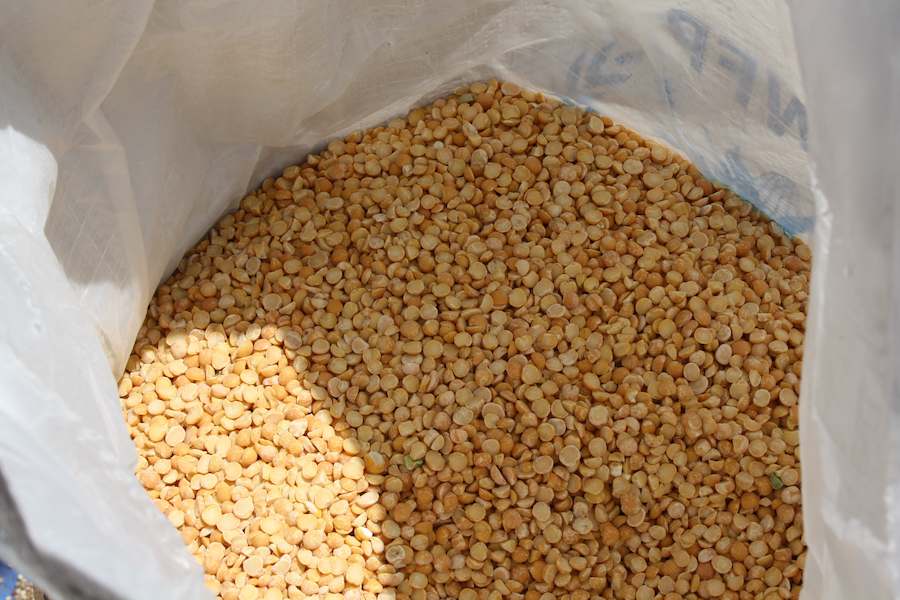 A_sack_of_split_peas_awaits_distribution_at_a_joint_WFP_ACTED_site_in_central_Bamako,_Mali_(8511068596)