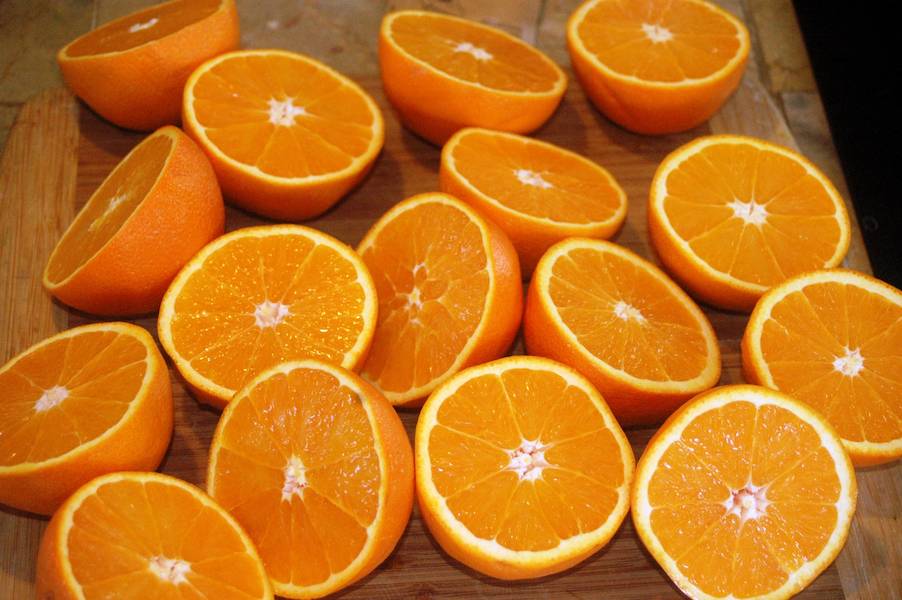 oranges-on-table