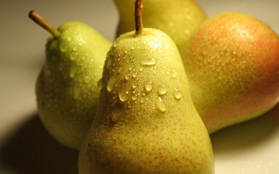 fresh-pears-1531476036-4098644