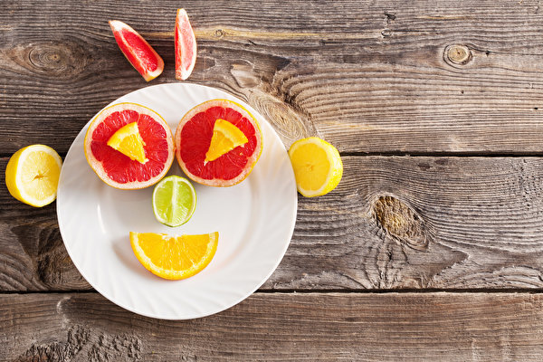 Grapefruit_Lemons_Smilies_Plate_Wood_planks_516402_300x200