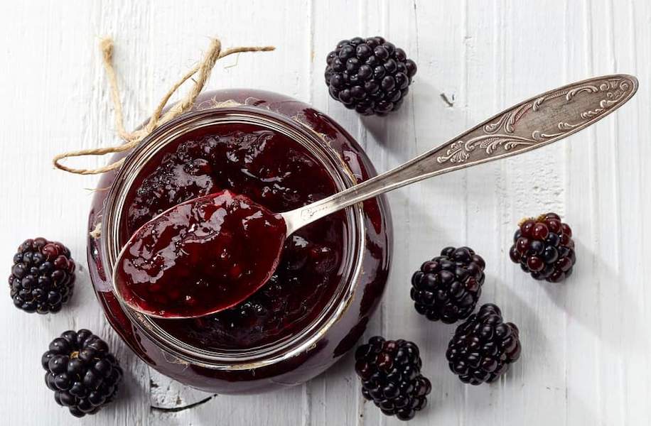 8-jar-of-blackberry-jam-with-fresh-ones-Aug222021-1