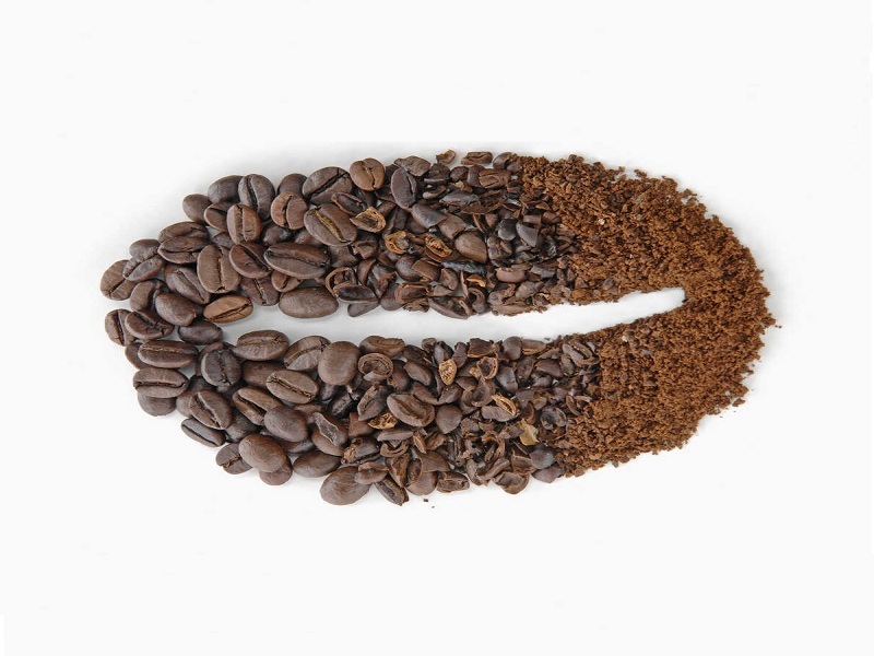 coffee-beans-and-coffee-powder-on-white-background-ASF004157