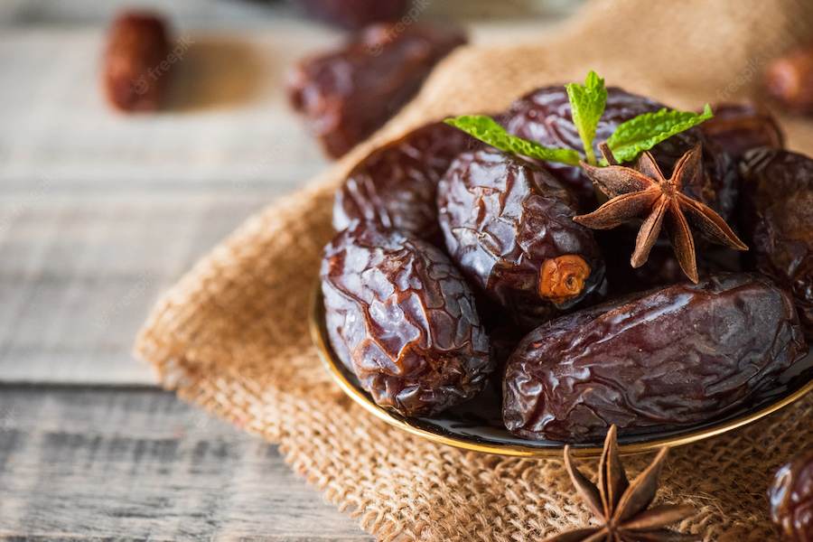 dates-fruit_53476-3491