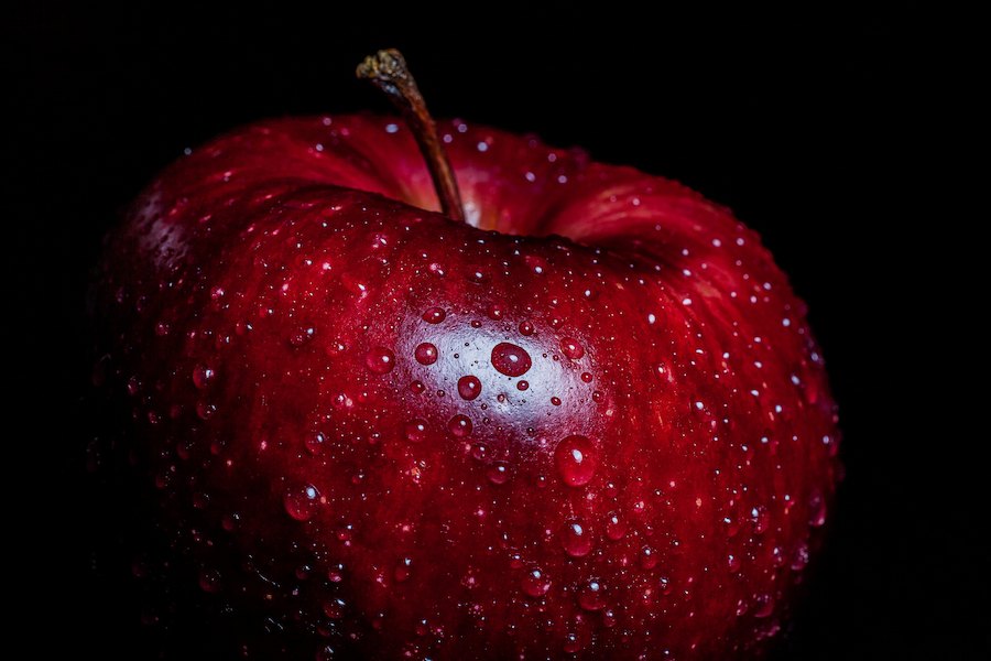 apple-surface-drops-red-wallpaper
