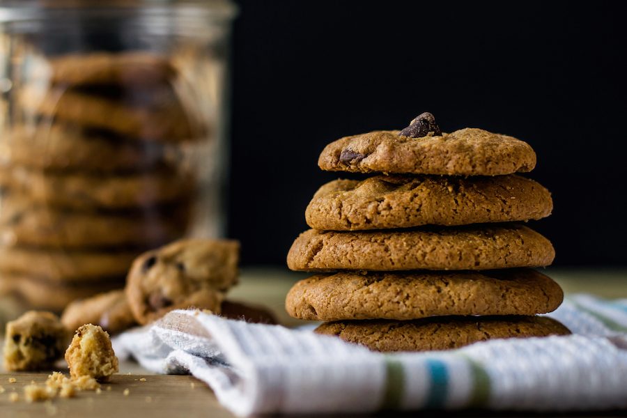 food-snack-cookies-and-crackers-chocolate-chip-cookie-cookie-cuisine-dish-biscuit-oatmeal-raisin-cookies-baked-goods-ingredient-gluten-baking-peanut-butter-cookie-anzac-biscuit-finger-food-de