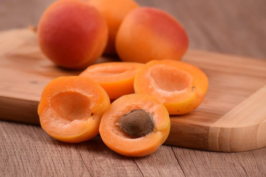 healthy-fruit-apricot