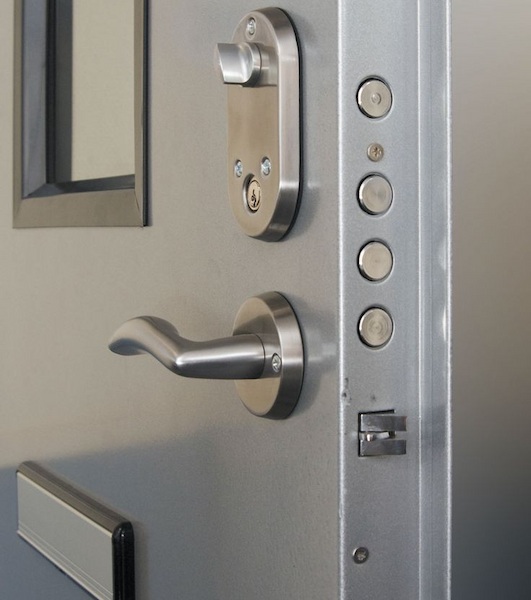 761c02886702ca95e41facaf97c9c7d1--safe-door-security-door