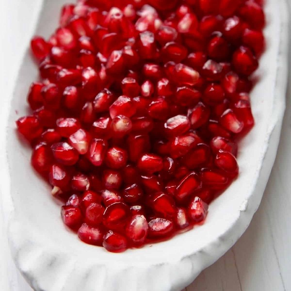 Pomegranate-Seeds-featured