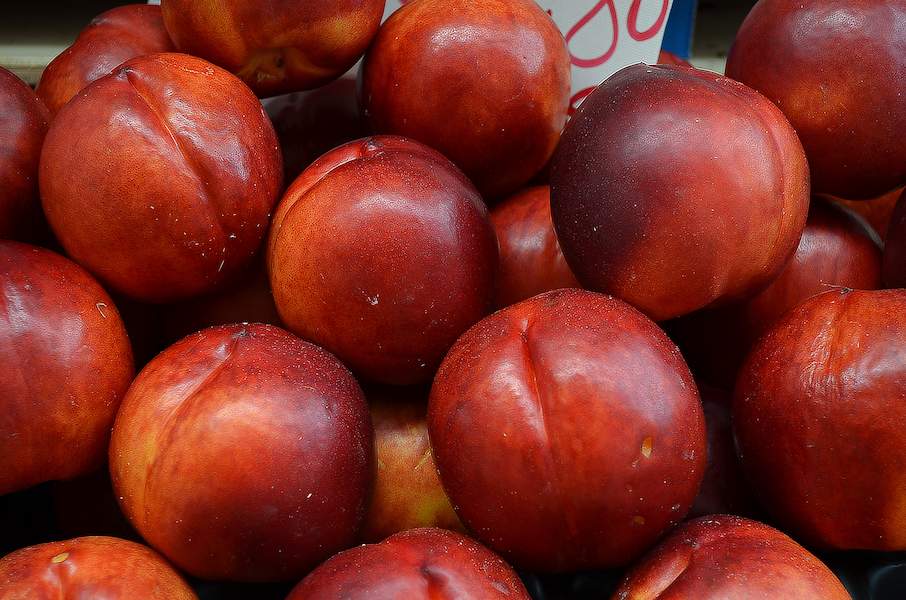 nectarines-red-fruit-fruit-stall-wallpaper