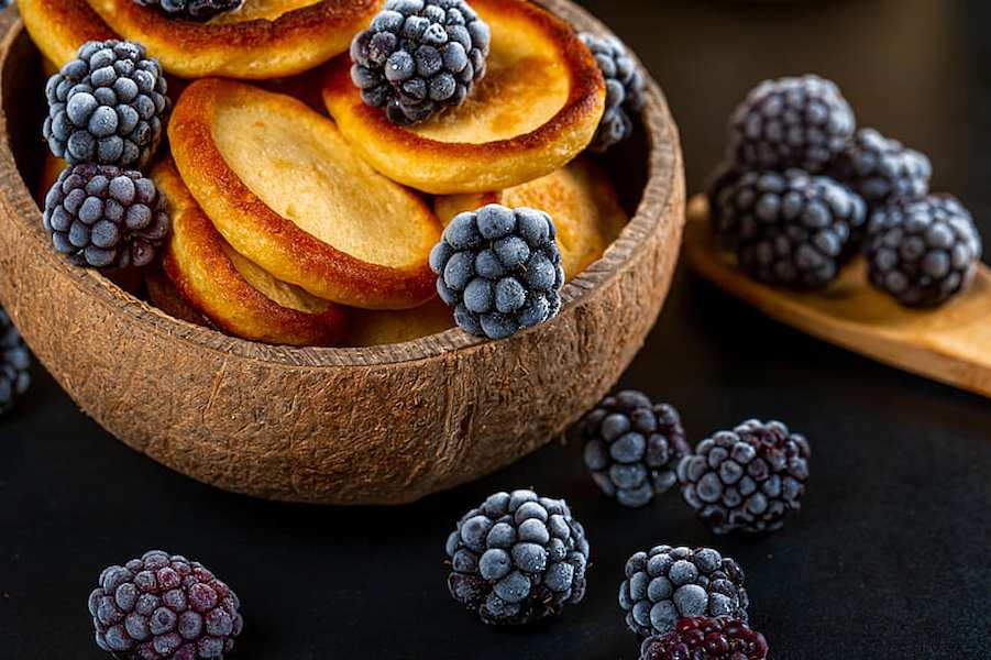 HD-wallpaper-pastries-blackberries-berries-plate