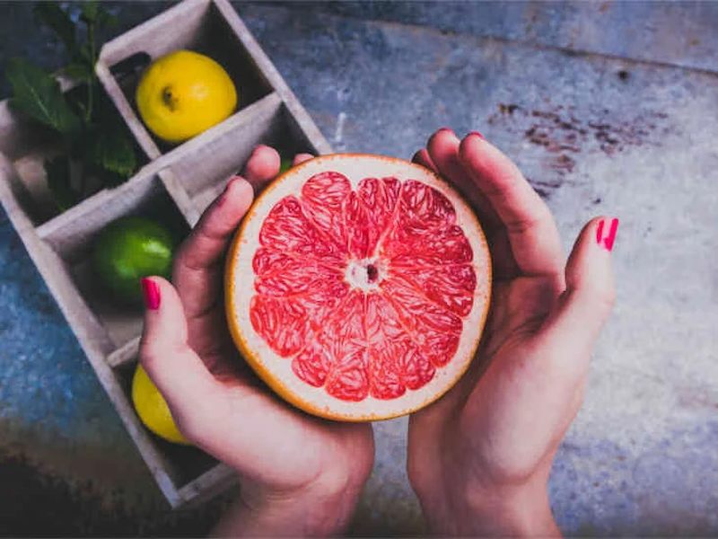 hands-holding-grapefruit-thumb