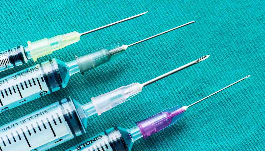 syringes-on-blue-cloth_1600