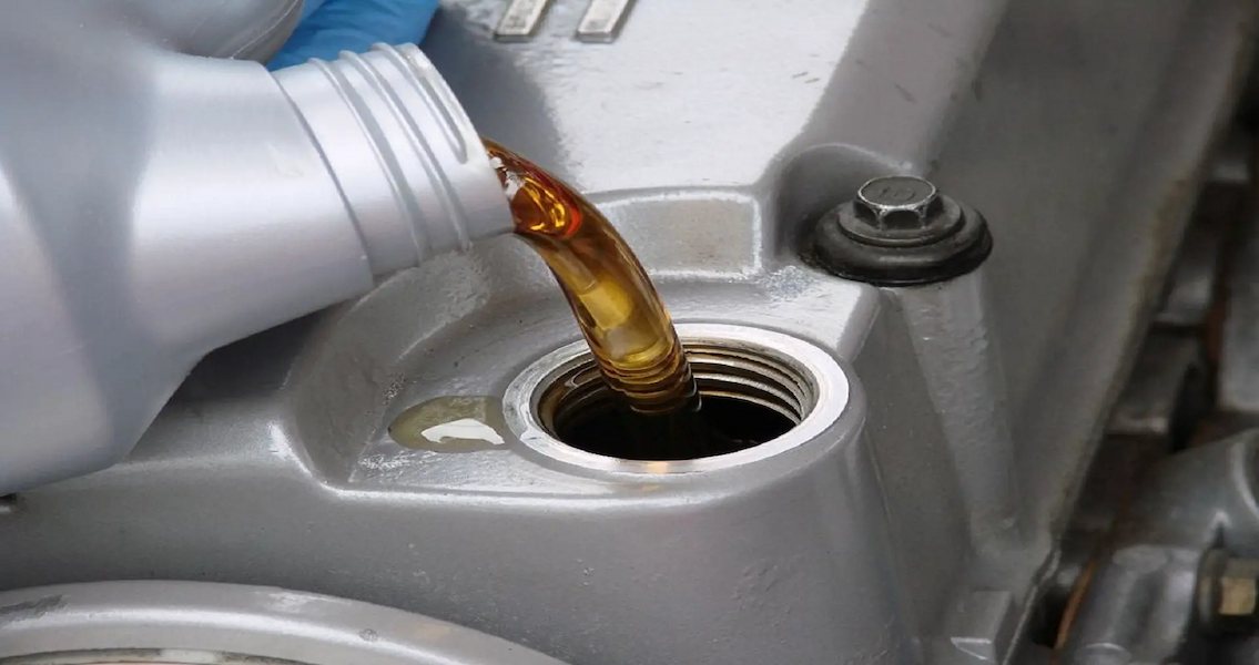 changing-motor-oil