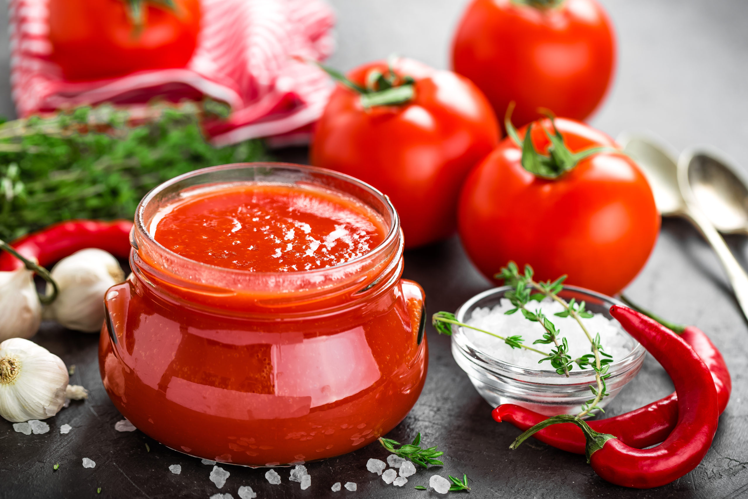 tomato-paste-puree-in-glass-jar-and-fresh-tomatos-PSFRQ29-scaled